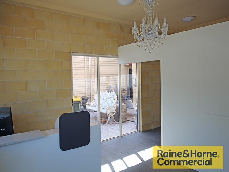 Click to view all images 1/275 Nudgee Road Hendra QLD 4011 - Image 1