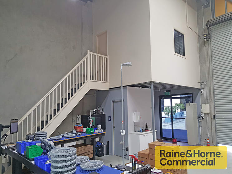 Click to view all images Arana Hills QLD 4054 - Image 3