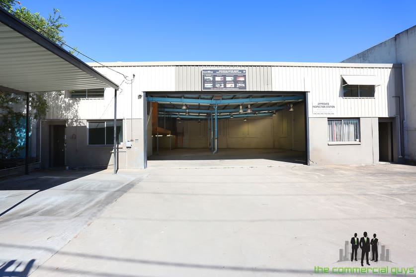 Click to view all images 335 Macdonnell Rd Clontarf QLD 4019 - Image 2