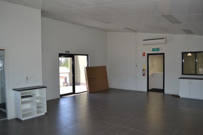 Click to view all images 12a/17a Ern Harley Burleigh Heads QLD 4220 - Image 3