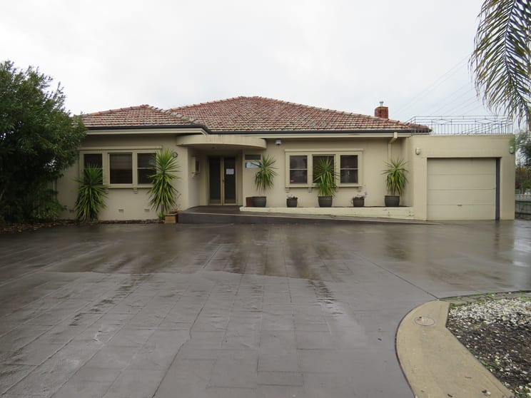 Click to view all images 117 Hume Street Wodonga VIC 3690 - Image 2