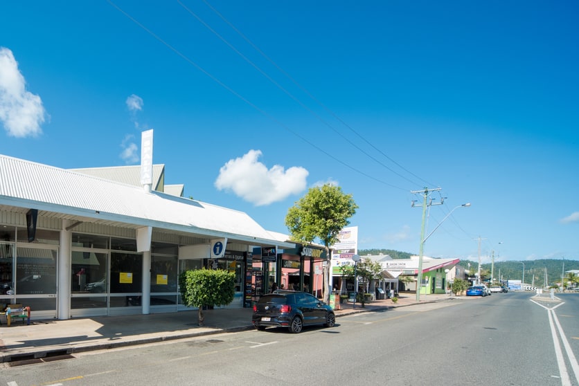 Click to view all images 5 & 6/295 Shute Harbour Road Airlie Beach QLD 4802 - Image 3