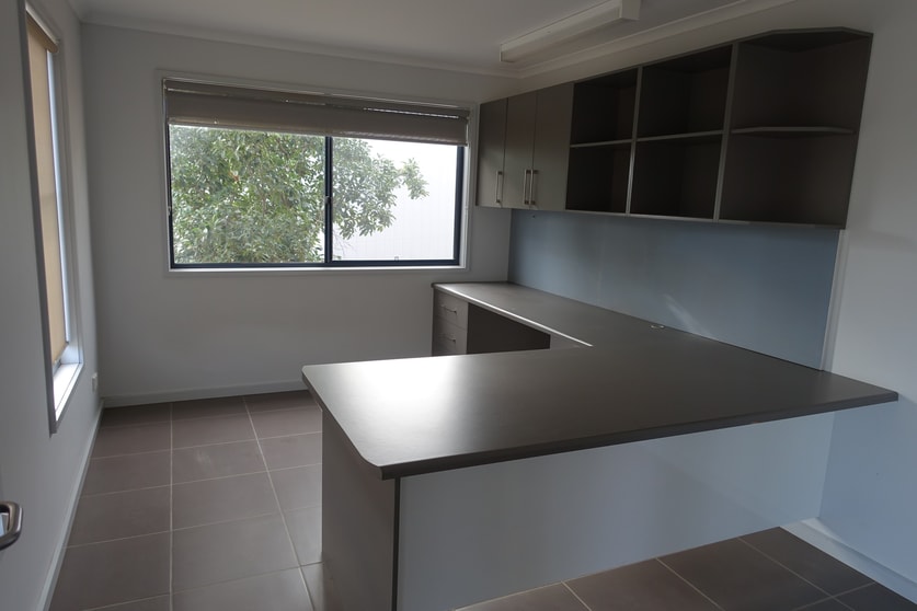 Click to view all images 5 McPherson Road Benalla VIC 3672 - Image 3