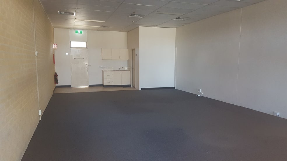 Click to view all images 2/2 Emmett Street Tahmoor NSW 2573 - Image 2