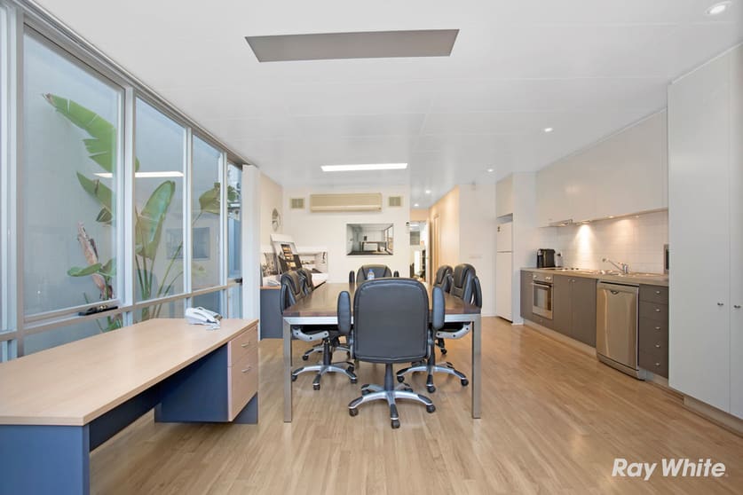 Click to view all images 325 Koornang Road Carnegie VIC 3163 - Image 3