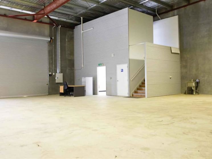 Click to view all images 31 Sixth Street Wingfield SA 5013 - Image 3