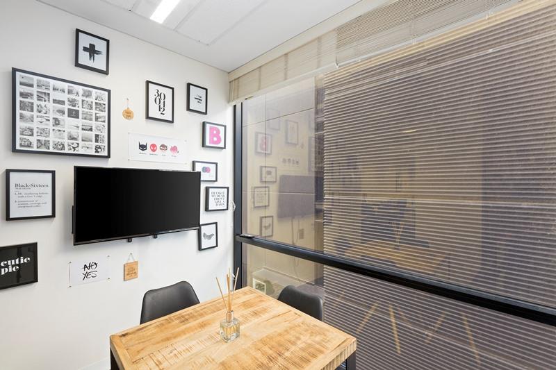 Click to view all images 1307/9 Yarra Street South Yarra VIC 3141 - Image 3