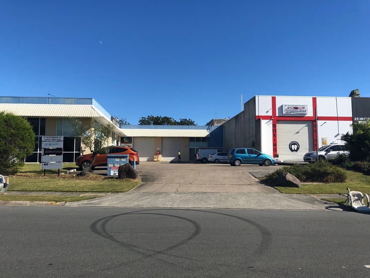 Click to view all images Unit 3/27 Hutchinson St Burleigh Heads QLD 4220 - Image 2