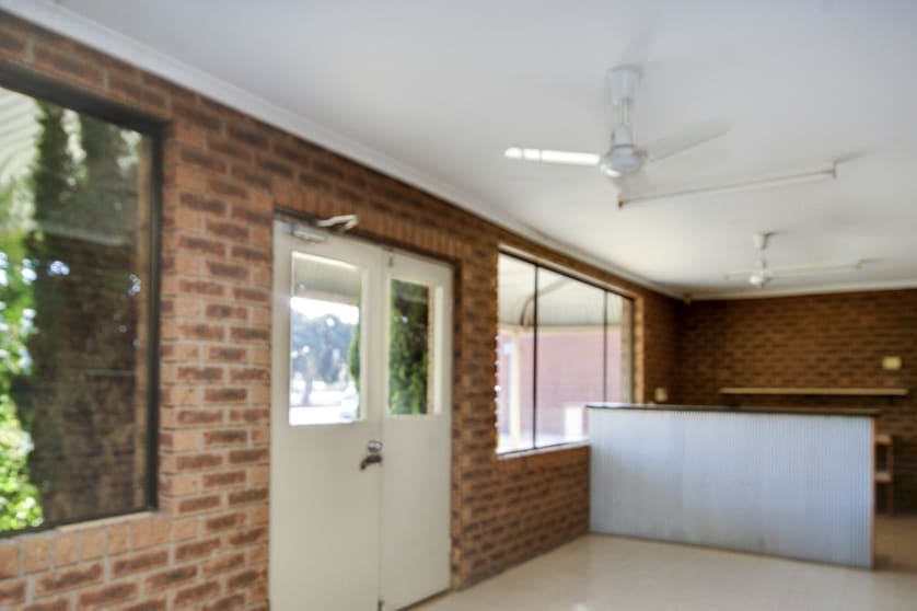Click to view all images 70 Napier Street Deniliquin NSW 2710 - Image 2