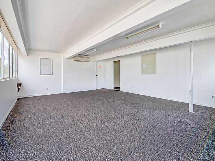 Click to view all images 3371 Pacific Highway Slacks Creek QLD 4127 - Image 3