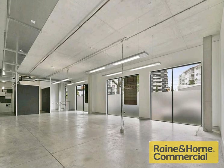 Click to view all images 27 Wyandra Street Newstead QLD 4006 - Image 2