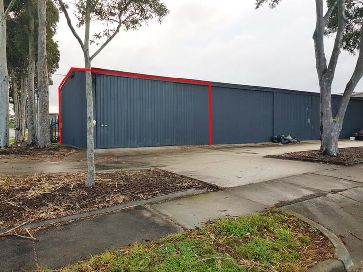 Click to view all images 1/15 The Esplanade North Shore VIC 3214 - Image 2