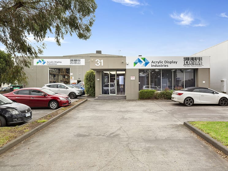 Click to view all images 31 Gilbert Park Drive Knoxfield VIC 3180 - Image 1
