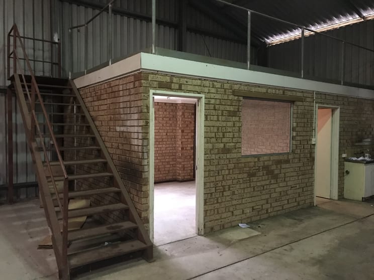 Click to view all images Unit 2, 34 Stanhope Gardens Midvale WA 6056 - Image 2