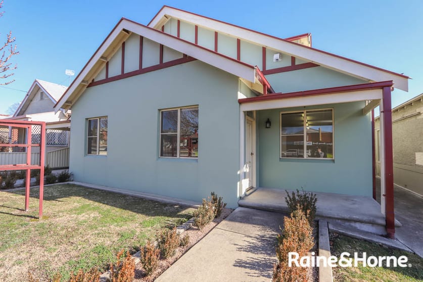 Click to view all images 293a Stewart Street Bathurst NSW 2795 - Image 1