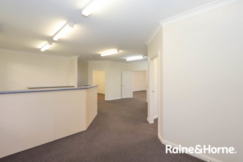 Click to view all images 293a Stewart Street Bathurst NSW 2795 - Image 2