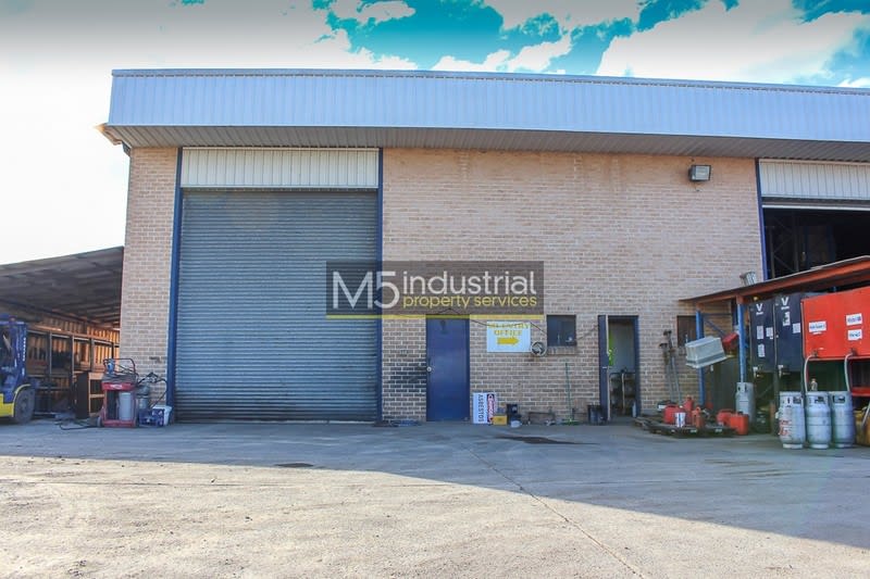 Click to view all images 3/6 Pat Devlin Close Chipping Norton NSW 2170 - Image 3