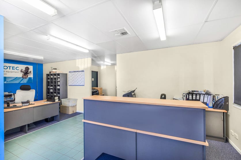 Click to view all images 3/220 Beverley Street Morningside QLD 4170 - Image 3