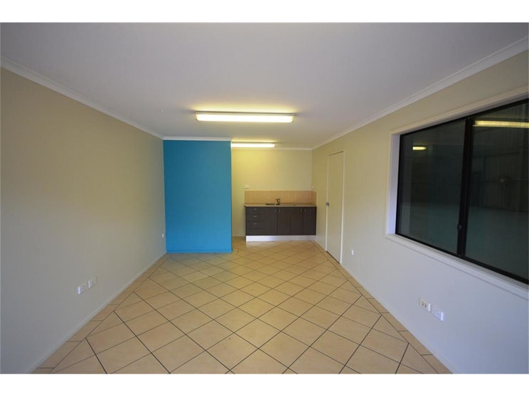 Click to view all images Unit 1/12 Stenhouse Drive Cameron Park NSW 2285 - Image 3