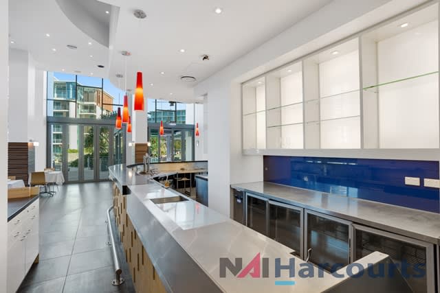 Click to view all images 2 Ephraim Island Paradise Point QLD 4216 - Image 3