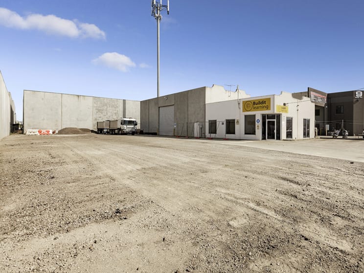Click to view all images 7 Vella Drive Sunshine West VIC 3020 - Image 2