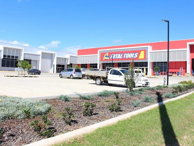 Click to view all images Drive Thru/234 McDougall Street Glenvale QLD 4350 - Image 2