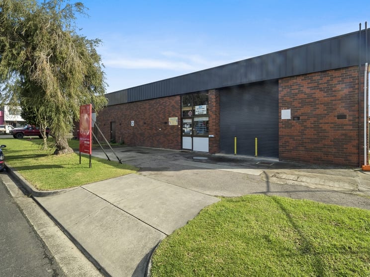 Click to view all images 2/21 Diane Street Mornington VIC 3931 - Image 1