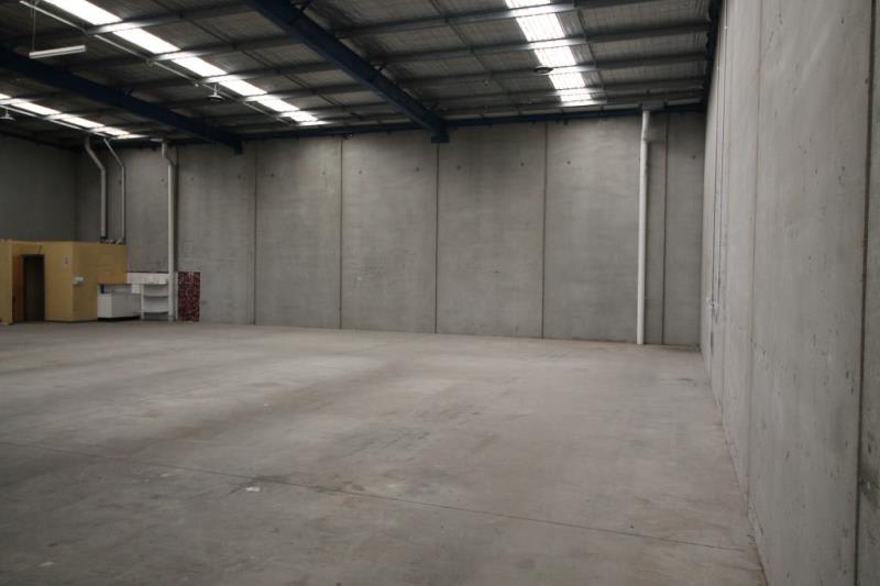 Click to view all images 4 Michael Street Pakenham VIC 3810 - Image 2