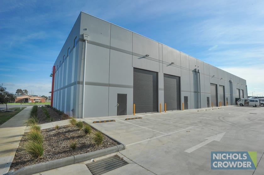 Click to view all images 11B Whitfield Boulevard Cranbourne West VIC 3977 - Image 2