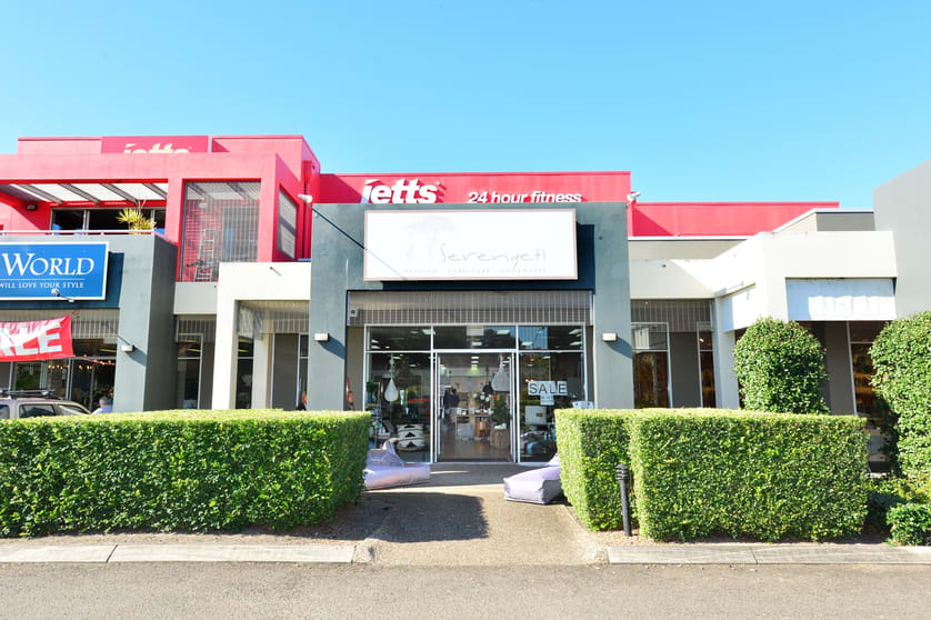 Click to view all images Shop 2/5 Gibson Road Noosaville QLD 4566 - Image 1