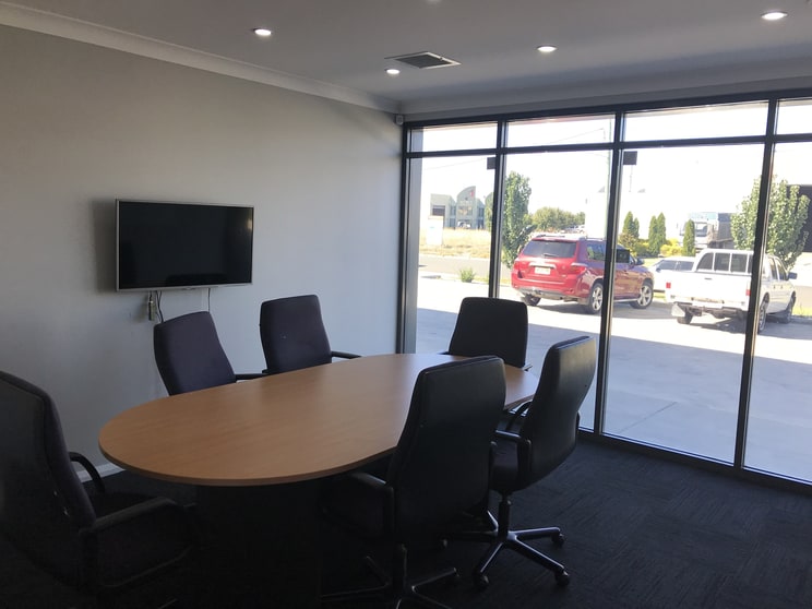 Click to view all images Unit 1, 1 Ball Place Wagga Wagga NSW 2650 - Image 2