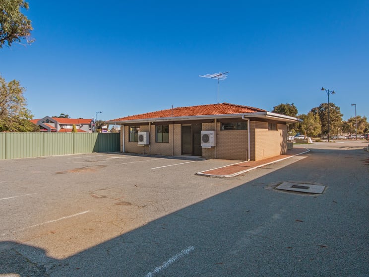 Click to view all images Unit 3/80 Mandurah Terrace Mandurah WA 6210 - Image 2