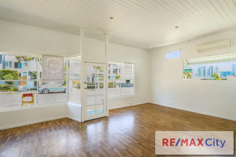 Click to view all images 24 Oxford Street Bulimba QLD 4171 - Image 1