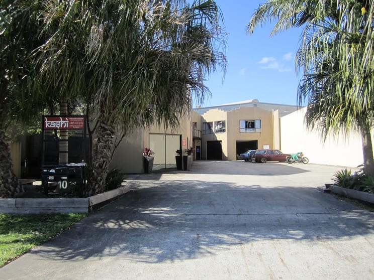 Click to view all images 4/10 Wollongbar Street Byron Bay NSW 2481 - Image 2