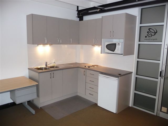 Click to view all images Upper level/20 Maddox Street Alexandria NSW 2015 - Image 3