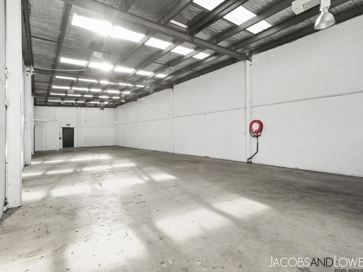 Click to view all images 1/25 Virginia Street Mornington VIC 3931 - Image 3