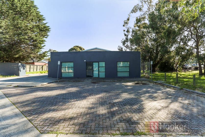 Click to view all images 2 Francis Crescent Ferntree Gully VIC 3156 - Image 2