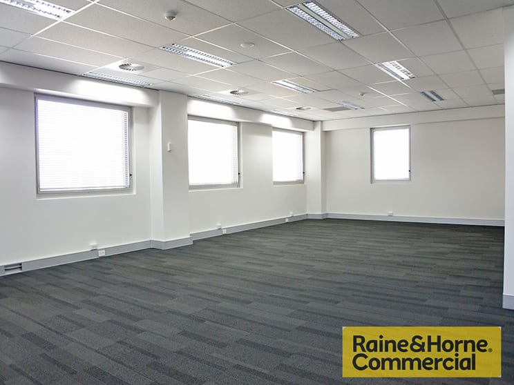 Click to view all images Spring Hill QLD 4000 - Image 3
