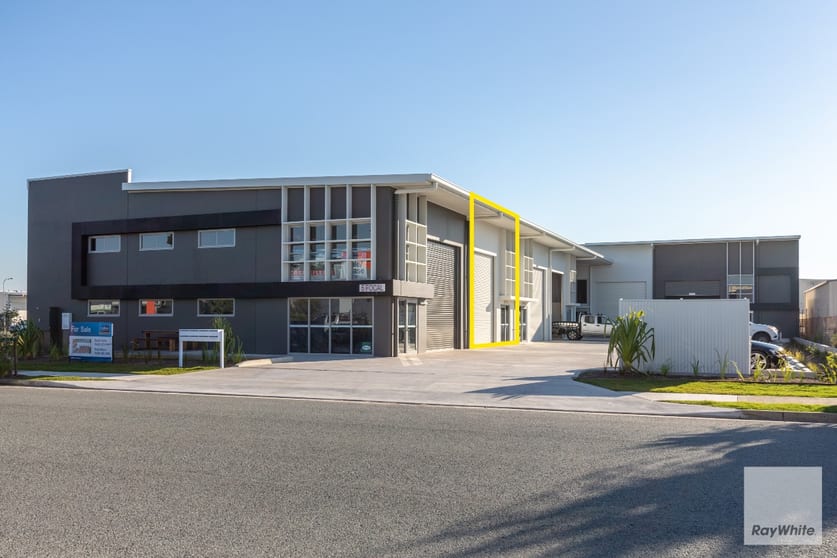 Click to view all images 2/5 Focal Avenue Coolum Beach QLD 4573 - Image 1