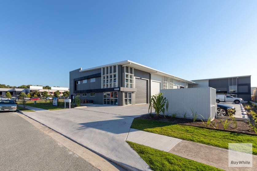 Click to view all images 2/5 Focal Avenue Coolum Beach QLD 4573 - Image 2