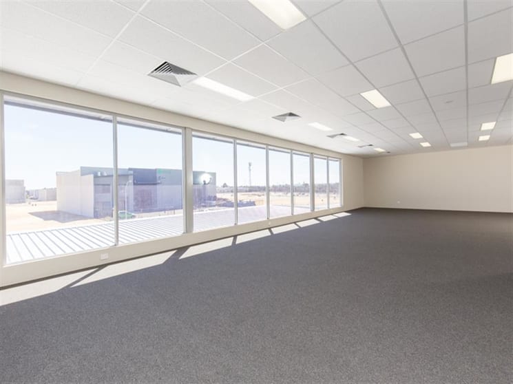 Click to view all images 190 Beringarra Avenue Malaga WA 6090 - Image 2