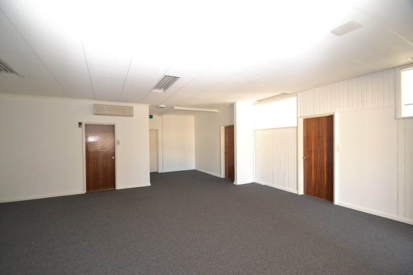 Click to view all images 231 Anstruther Street UPSTAIRS ONLY Echuca VIC 3564 - Image 2