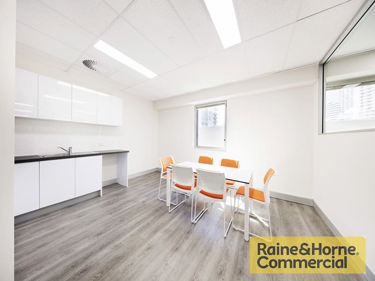 Click to view all images Spring Hill QLD 4000 - Image 2