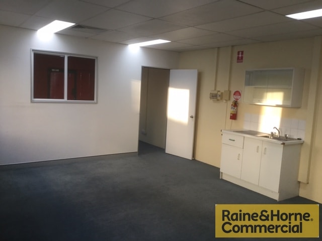 Click to view all images 3/727 Stanley Street Woolloongabba QLD 4102 - Image 1