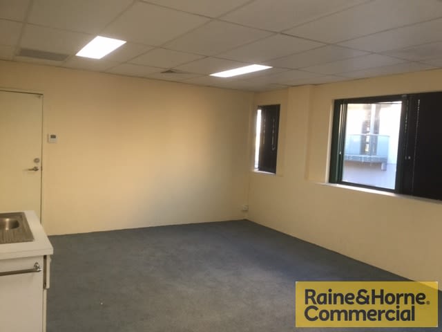 Click to view all images 3/727 Stanley Street Woolloongabba QLD 4102 - Image 2
