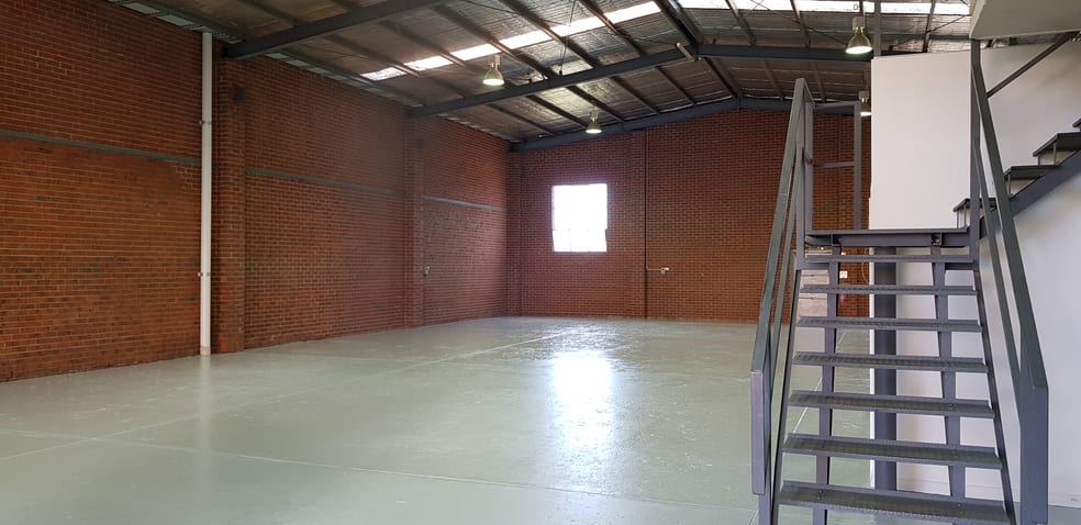 Click to view all images 102 Slater Pde Keilor East VIC 3033 - Image 2