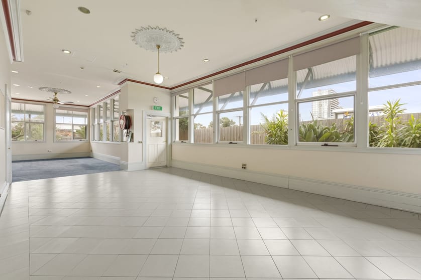 Click to view all images 50 Holmes Road Moonee Ponds VIC 3039 - Image 3