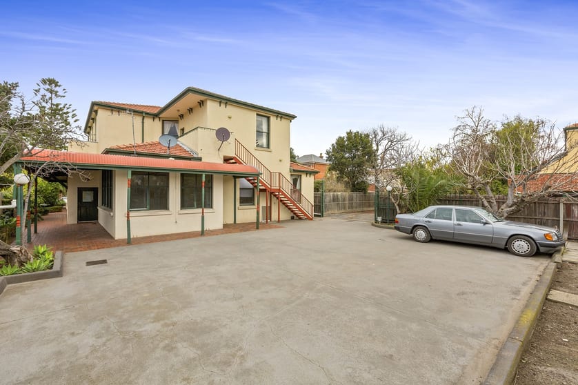 Click to view all images 50 Holmes Road Moonee Ponds VIC 3039 - Image 2