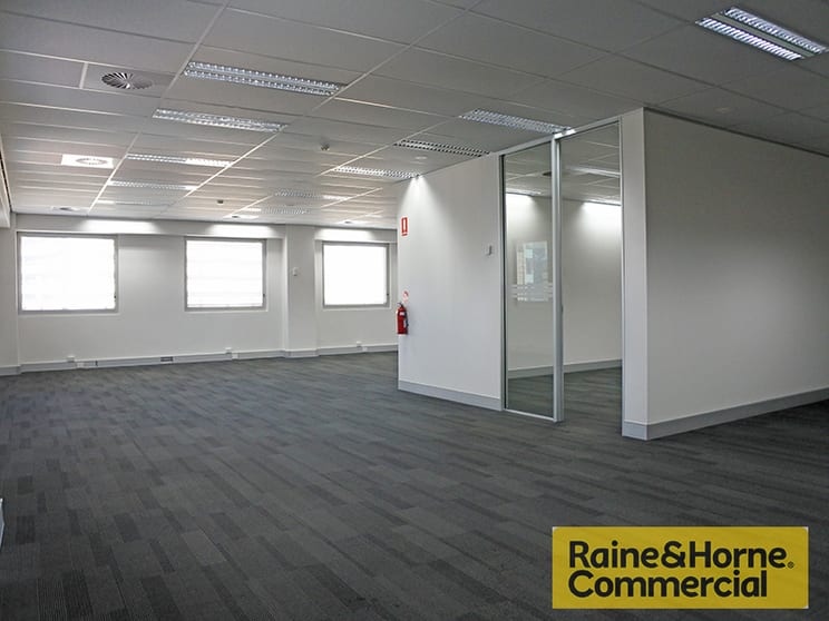 Click to view all images Spring Hill QLD 4000 - Image 1
