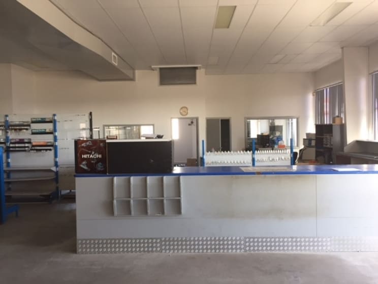 Click to view all images 89 HANSON ROAD Gladstone Central QLD 4680 - Image 3